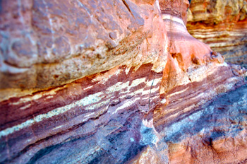 הקניון האדום אילת - תצורות סלע מרהיבות ביופיין