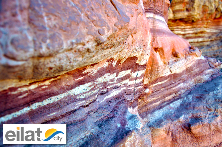 הקניון האדום אילת - תצורות סלע מרהיבות ביופיין