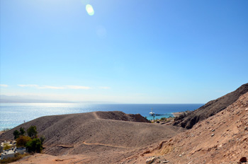 תצפית הר צפחות אילת - נוף נפלא לכיוון סעודיה ומצרים, למטה המצפה התת ימי