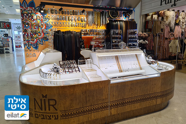 ניר תכשיטים מעוצבים מול הים אילת