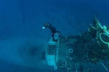 לגלות עולמות נסתרים מתחת למים