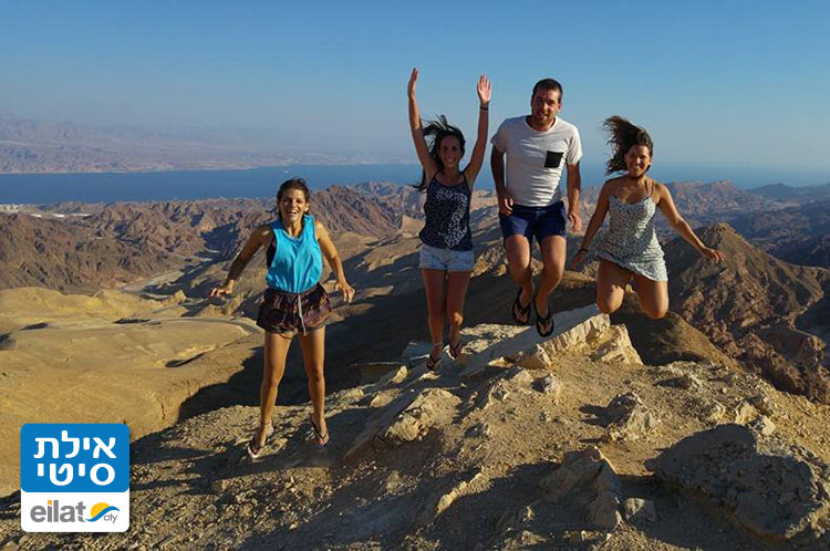 מטיילים במדבר