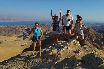 מטיילים במדבר