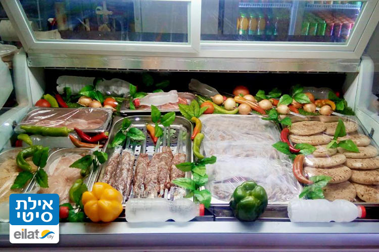 עראייס בפיתה ומבחר מנות בשר