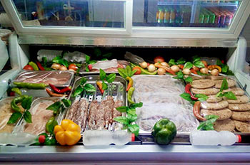 עראייס בפיתה ומבחר מנות בשר