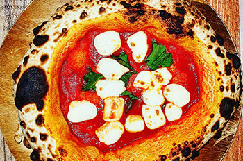 פיצה מקמח מחמצת