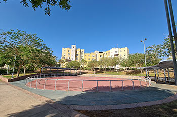 משטח החלקה בגן משחקים נחל מנוחה