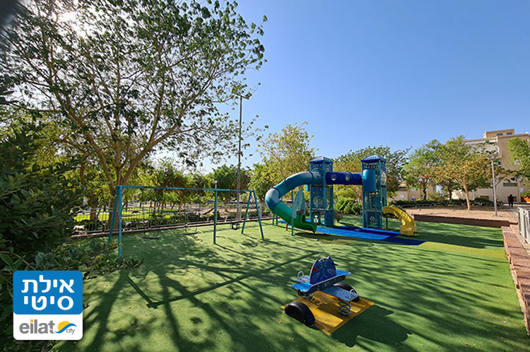 מרחבי דשא, צל, מתקני שעשועים ועוד