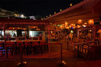 אוירה מפנקת על חוף הים