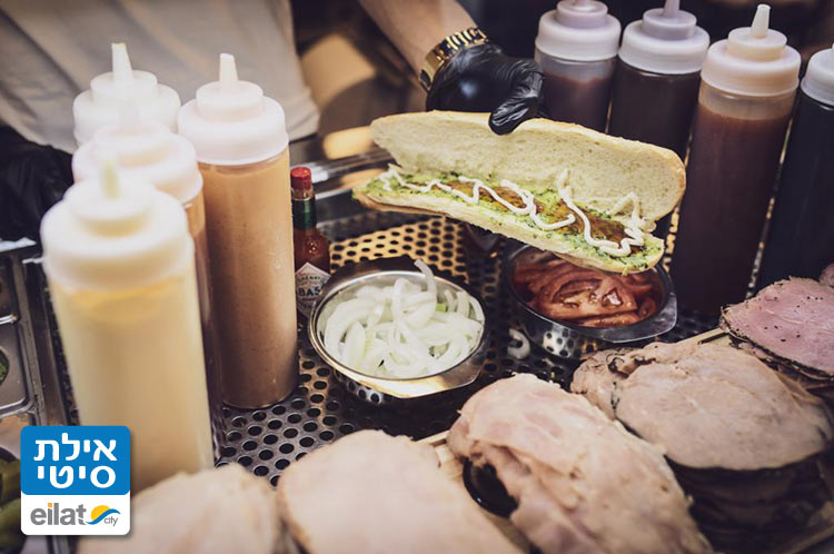 טוסט מפנק עם רטבים בייתים