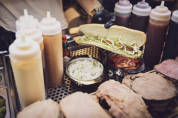 טוסט מפנק עם רטבים בייתים