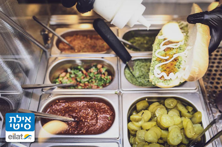 נקניקים, רטבים, תוספות ופינוקים