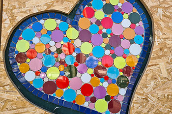 אווירה, חברה צעירה, דריניקים ומוסיקה בשכונה