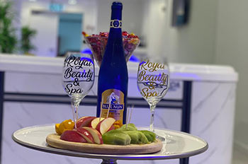 פינוקי יין ופירות לצד טיפולי גוף