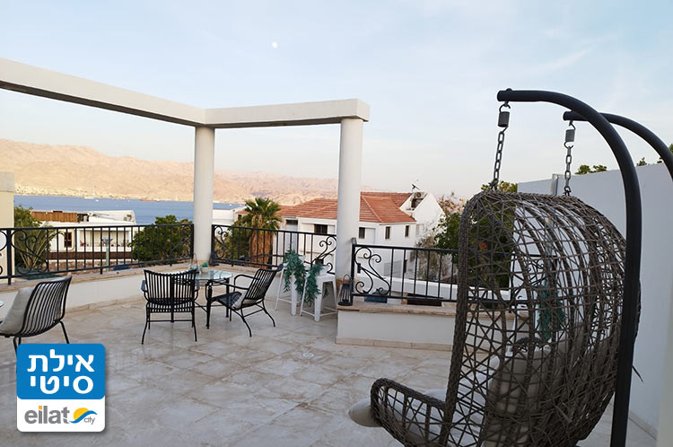 נוף של מפרץ אילת מהחדרים