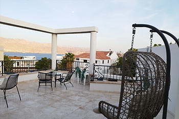 נוף של מפרץ אילת מהחדרים