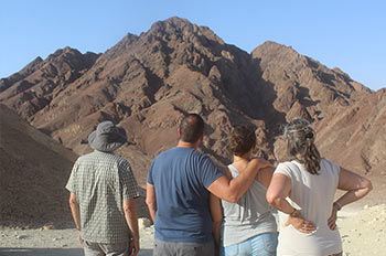 טבע עוצר נשימה והרים עצומים