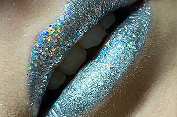 איפור בצבעים מיוחדים בהתאמה לעור הפנים