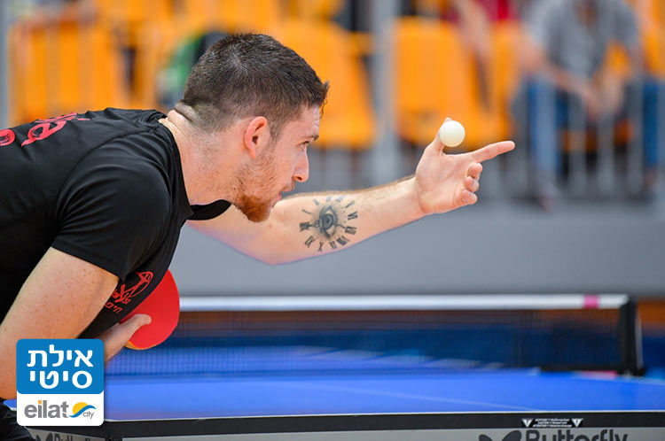 לשחק כמו אלופים