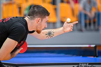 לשחק כמו אלופים