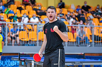 לשחק טניס שולחן ולהצליח