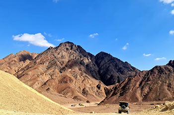 טיולים ברוח המבר - טיולי ג'יפים עם רון הררי