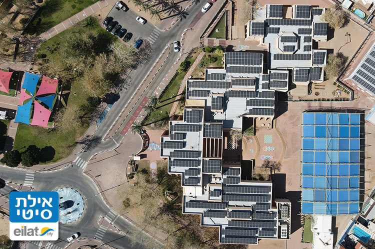 התקנת מערכות סולאריות על גגים ומבנים שונים