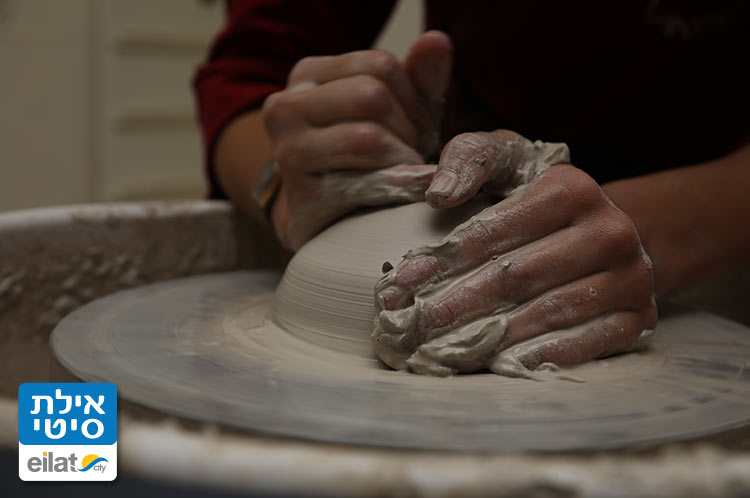 קדרות ואבניים