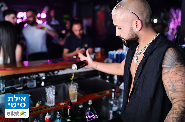 אלכוהול, מוזיקה, חברה טובה, נישנושים ועוד