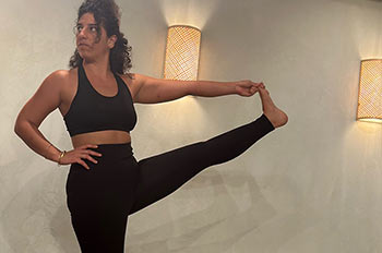 שיעורי יוגה בקבוצות קטנות