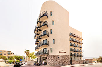 מלון בלב שכונת האלוגים