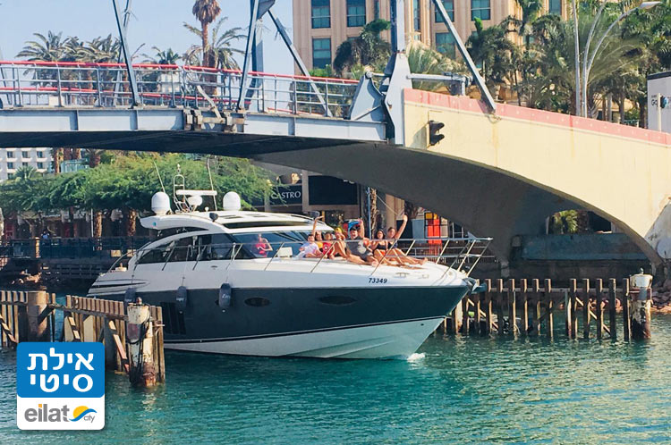 הפלגה חוויתית במפרץ אילת ביאכטה יוקרתית