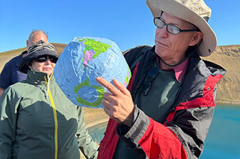 לגלות את העולם בחוץ עם דן עופרי -טיולים וסיורים