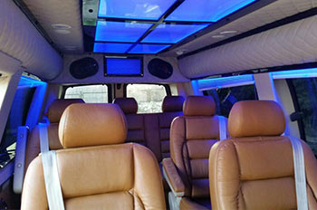 לנסוע ברכב מרווח ומפנק