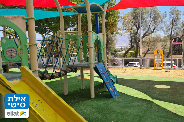 גן משחקים בשכונה א