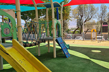 גן משחקים בשכונה א