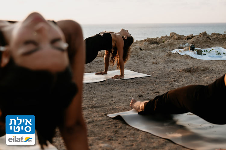תרגול יוגה אשטנגה עם שובל