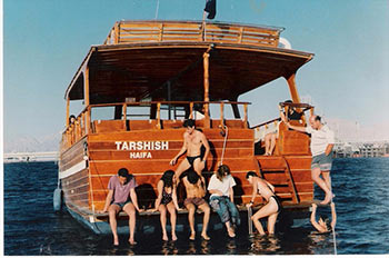 לגלות את המפרץ הקסום עם חברה טובה בתרשיש