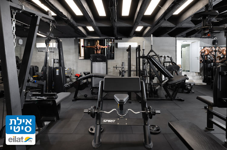 חדר כושר מאובזר ומוקפד לאימונים מקצועיים