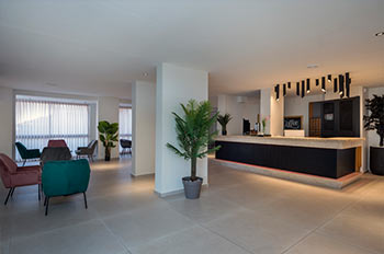 לובי מרווח ומפנק