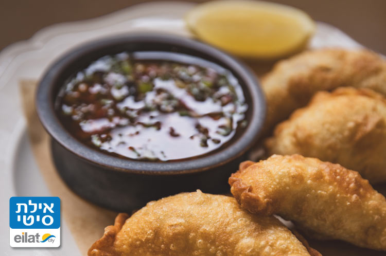 צ׳יבורק לוקוס כיסון ממלוא דג קצוץ עם תטבילה