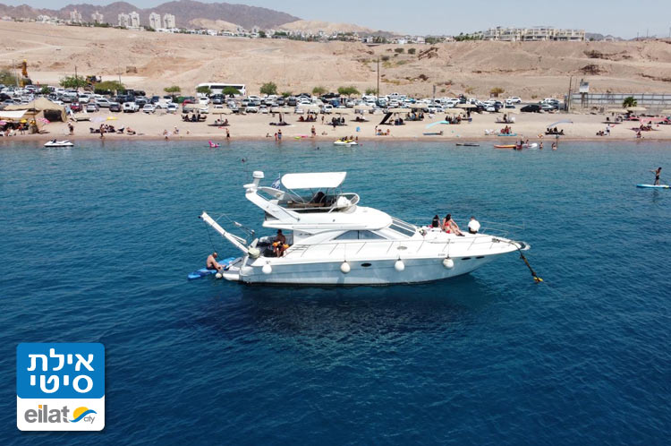 הפלגה במפרץ הקסום עם יאכטה דניאל