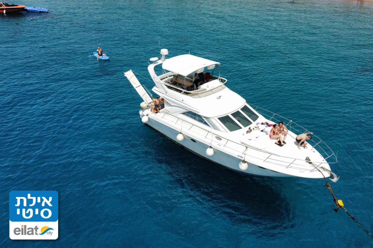 יאכטה מפנקת להפלגה אקסקלוסיבית