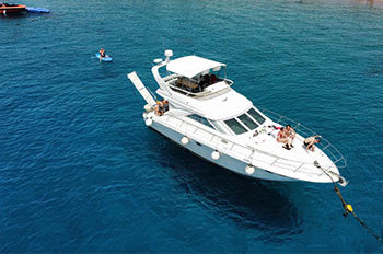 יאכטה מפנקת להפלגה אקסקלוסיבית