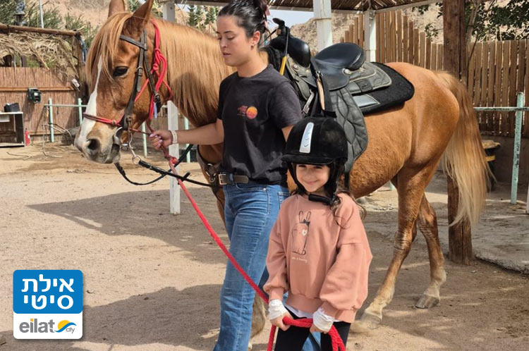 קשת בית ספר ללרכיבה בחוות הגמלים