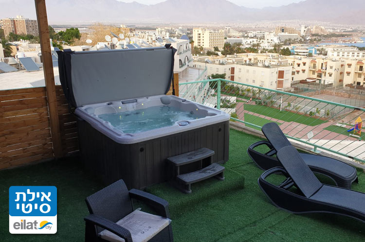 חצר, מרפסת או נוף בדירות אבשלום