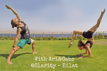 שיעור יוגה במתחם קולוניה אילת