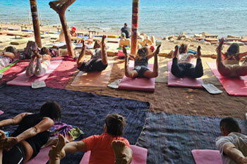 Yoga au bord de la mer