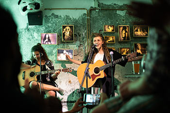 יפעת נטוביץ בהופעה חיה - אירועי "זמן אילת"