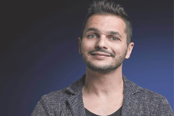 מופע הסטנדאפ של מיקי גבע באילת